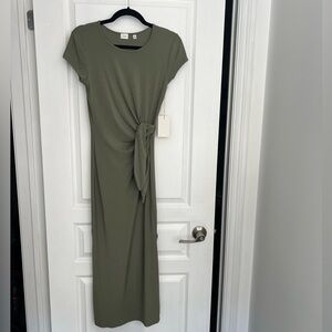 New! Aritzia - Wilfred Fortune wrap midi dress